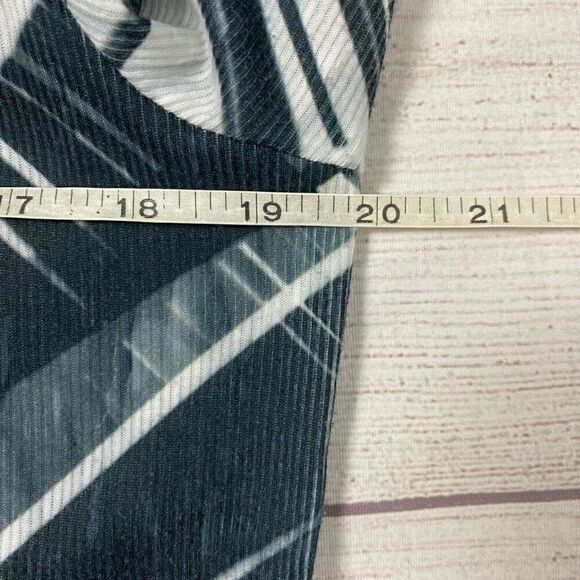 French blue women M v-cut multicolor 3/4 sleeve blouse w/decorative studs - Picture 9 of 10